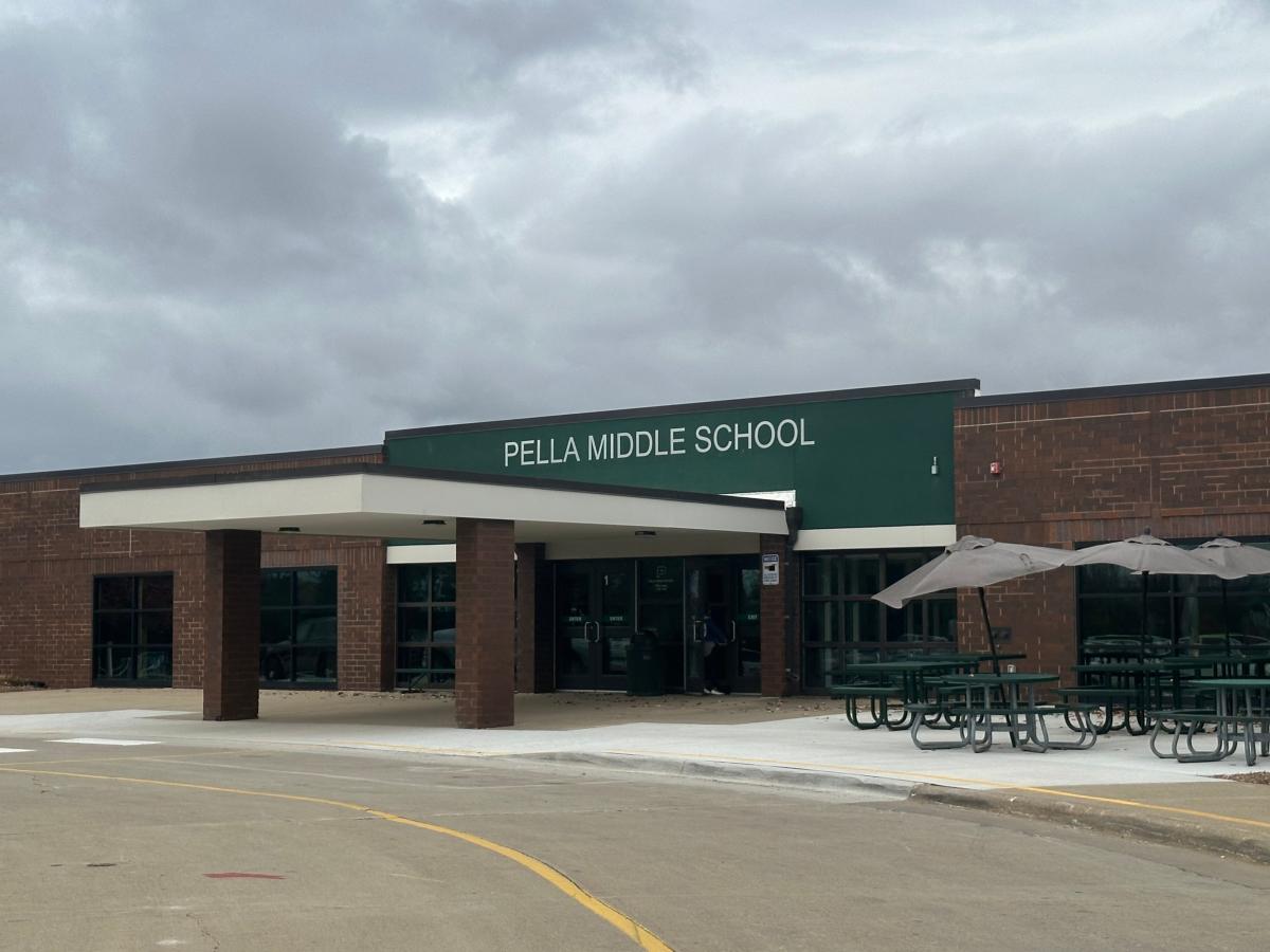 Two students stabbed at Pella Middle School, 14-year-old detained