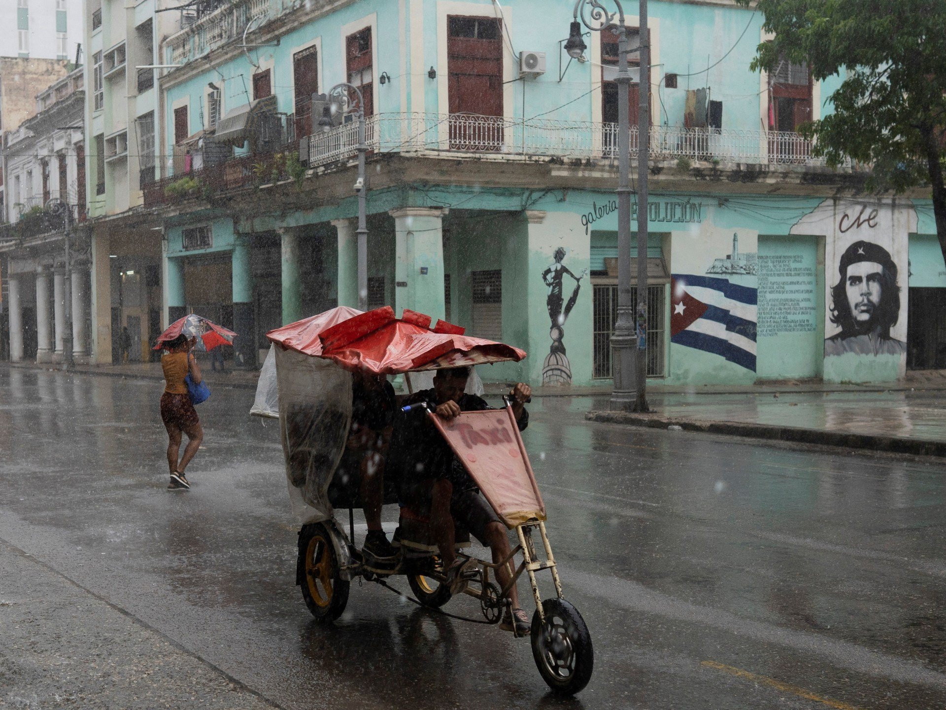 Entire island of Cuba without power after passage of Hurricane Rafael