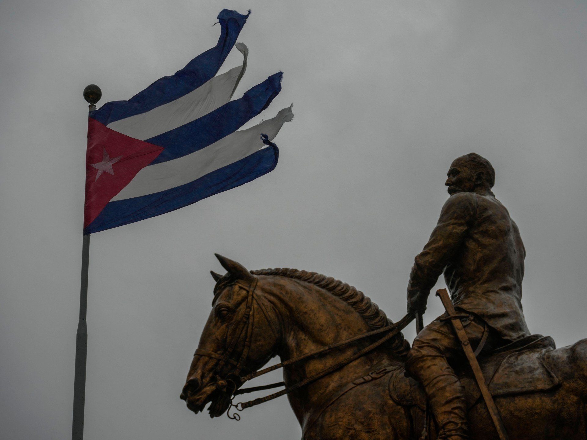 Photos: Hurricane Rafael batters Cuba, plunging the island into a blackout