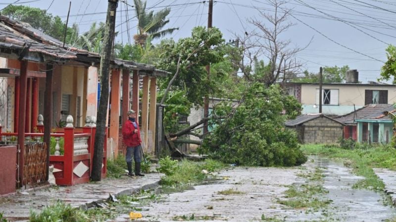 El huracán Rafael causa "grandes afectaciones" en Artemisa, Mayabeque y La Habana, informan autoridades de Cuba