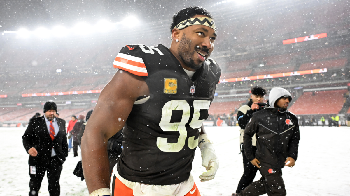 Browns' Myles Garrett sends message to T.J. Watt after three-sack performance in upset win over Steelers