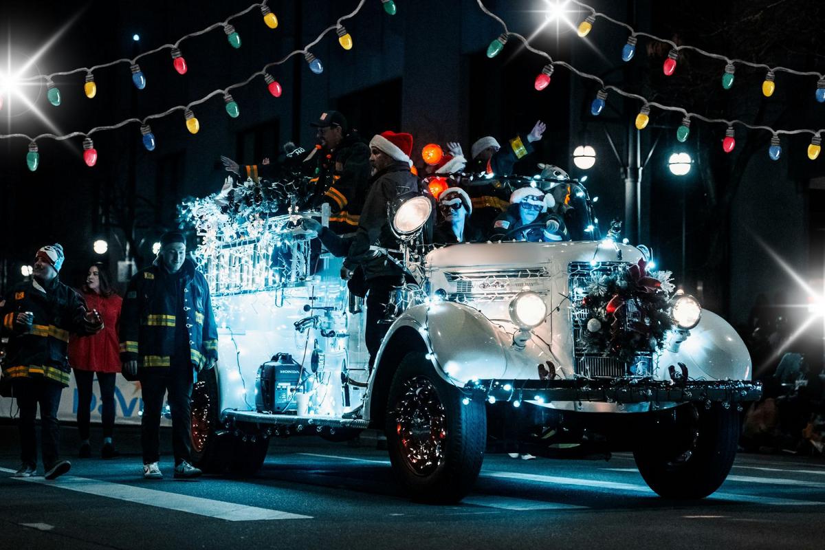 New Downtown Dazzle Parade Lighting Up Rochester, MN!