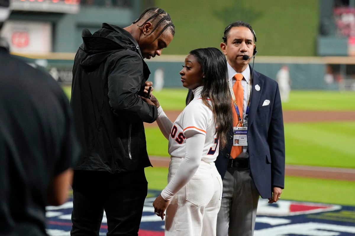 Beating NFL Husband Before, Simone Biles Ready to Face Texas Longhorns QB During Christmas