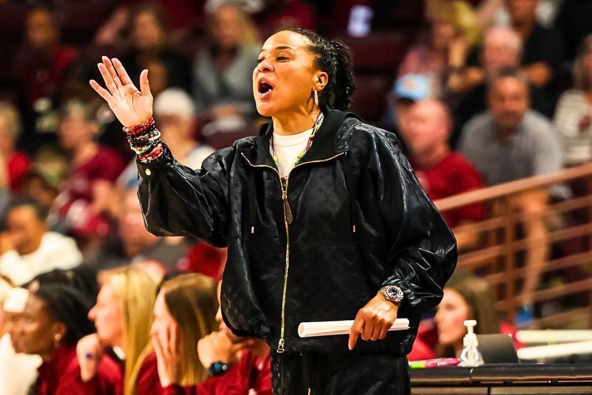 Dispute Erupts As Dawn Staley’s Decision Against South Carolina’s Guard Leaves Fans Divided in UCLA Defeat