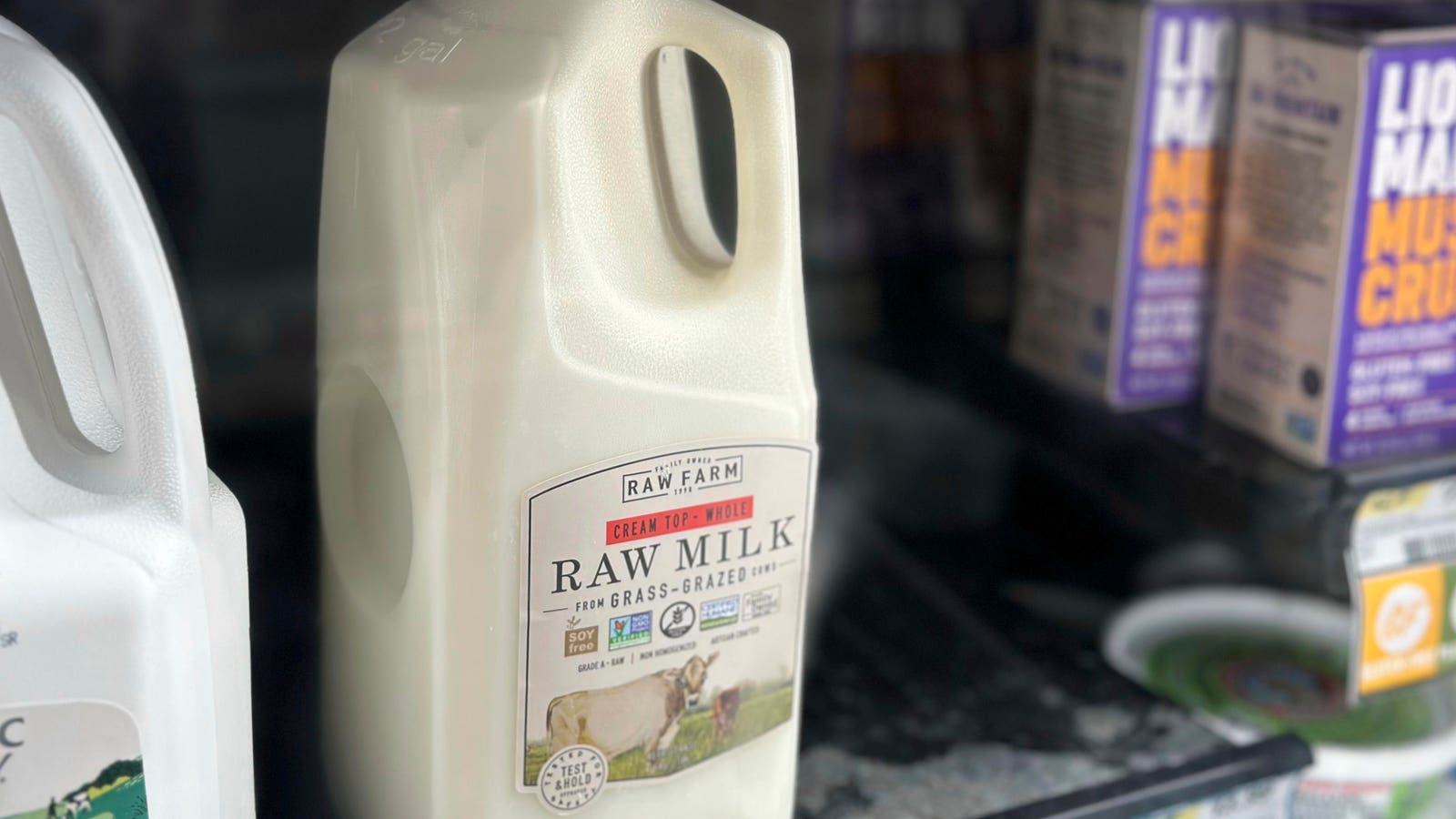 Bird Flu Detected In Batch Of Raw Milk Sold In California