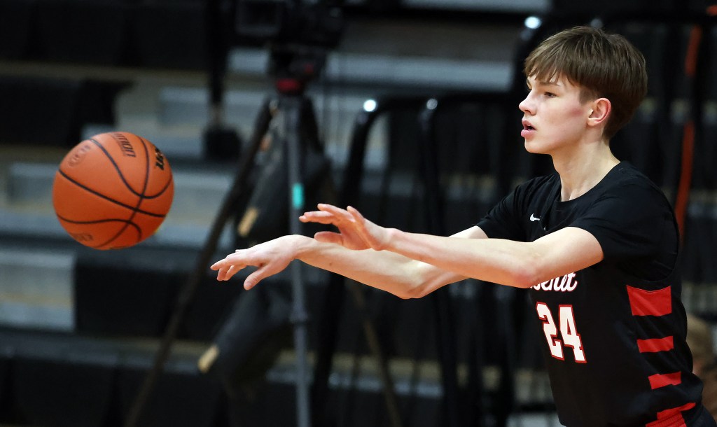 Benet's 6-9 Daniel Pauliukonis has guard skills