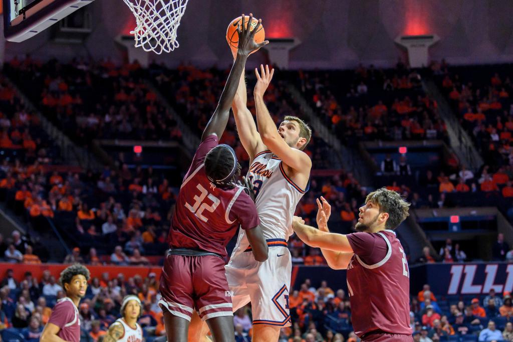 Illinois men's basketball routs Little Rock 92-34