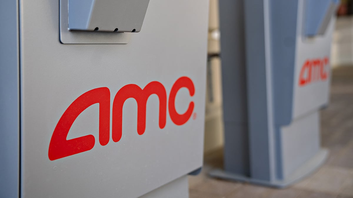 Man arrested for threatening moviegoers at AMC theater at Massachusetts mall