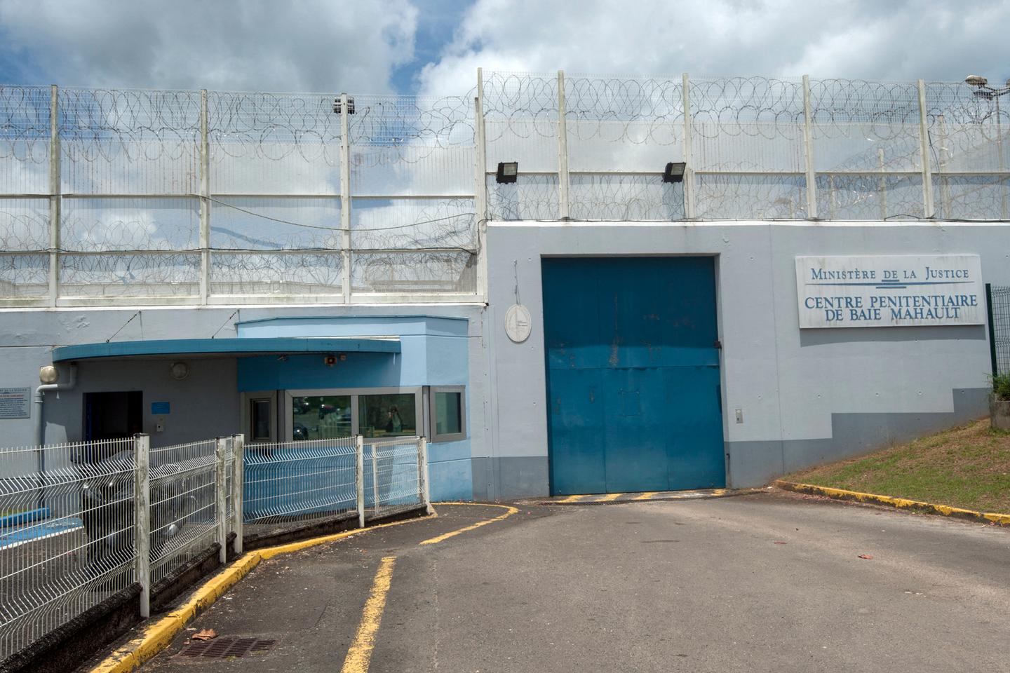 Guadeloupe : un surveillant de prison ébouillanté par un détenu à la prison de Baie-Mahault