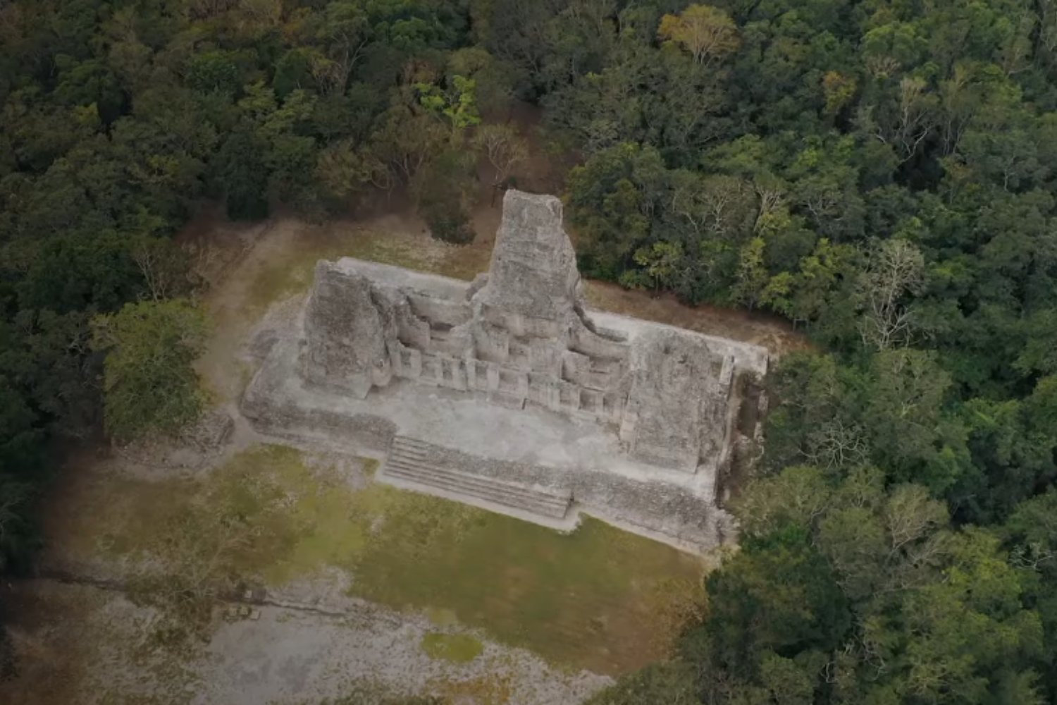 Descubrimiento histórico en México: hallan una ciudad maya oculta y una muralla gigante bajo la selva