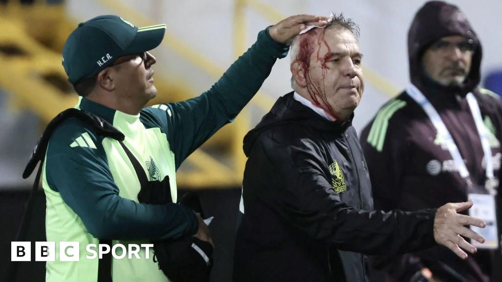 Mexico coach Aguirre hit with beer can after Honduras defeat