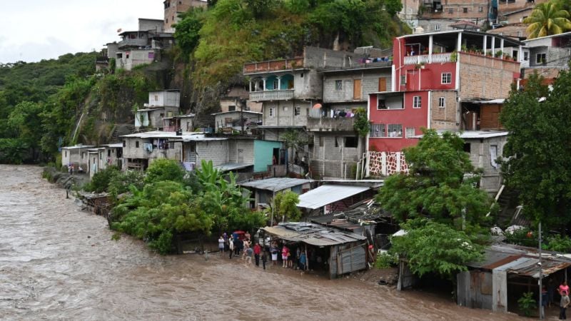 4 personas muertas y más de 140.000 afectadas en Honduras por el paso de la tormenta tropical Sara