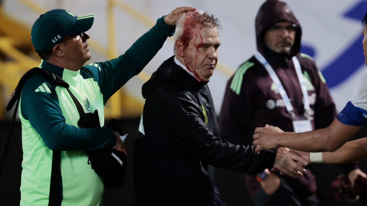 Mexico head coach Javier Aguirre bloodied by thrown can following loss to Honduras in Concacaf Nations League