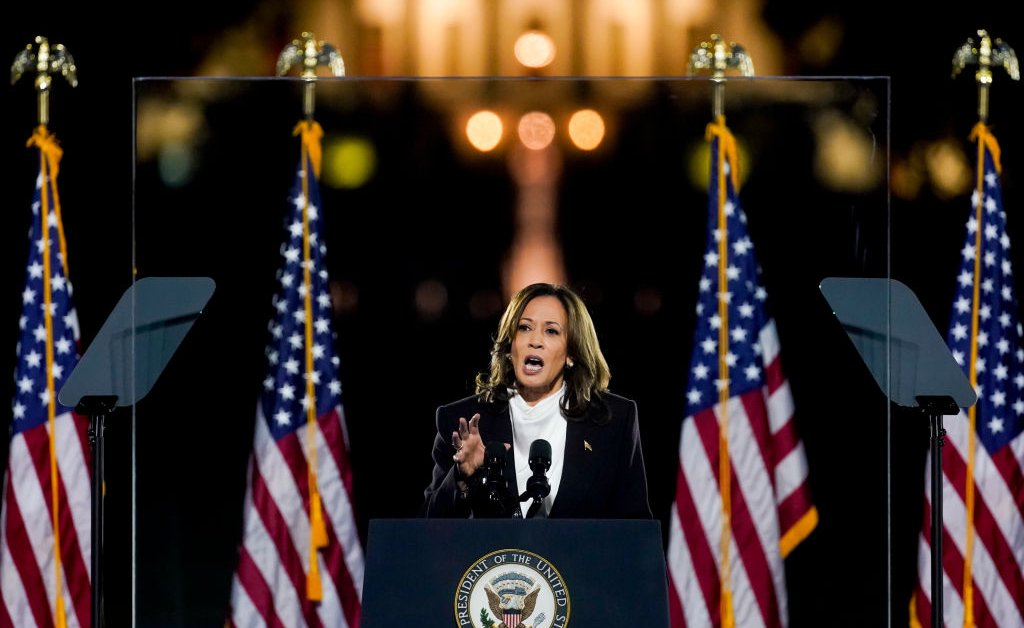 Kamala Harris Makes Her Final Pitch for Voters to ‘Turn the Page’ on Donald Trump