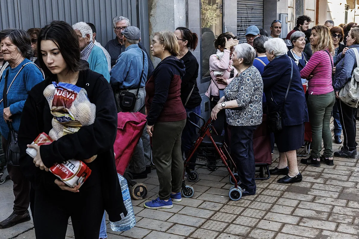 Las empresas salen al paso del bloqueo en la administración: "Es el momento de ayudar, no de señalarse"