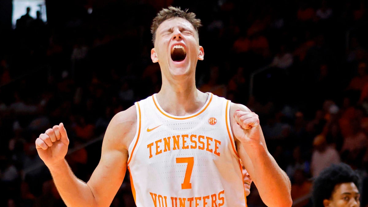 College basketball rankings: Tennessee jumps up in Coaches Poll; Kentucky moves into top 10