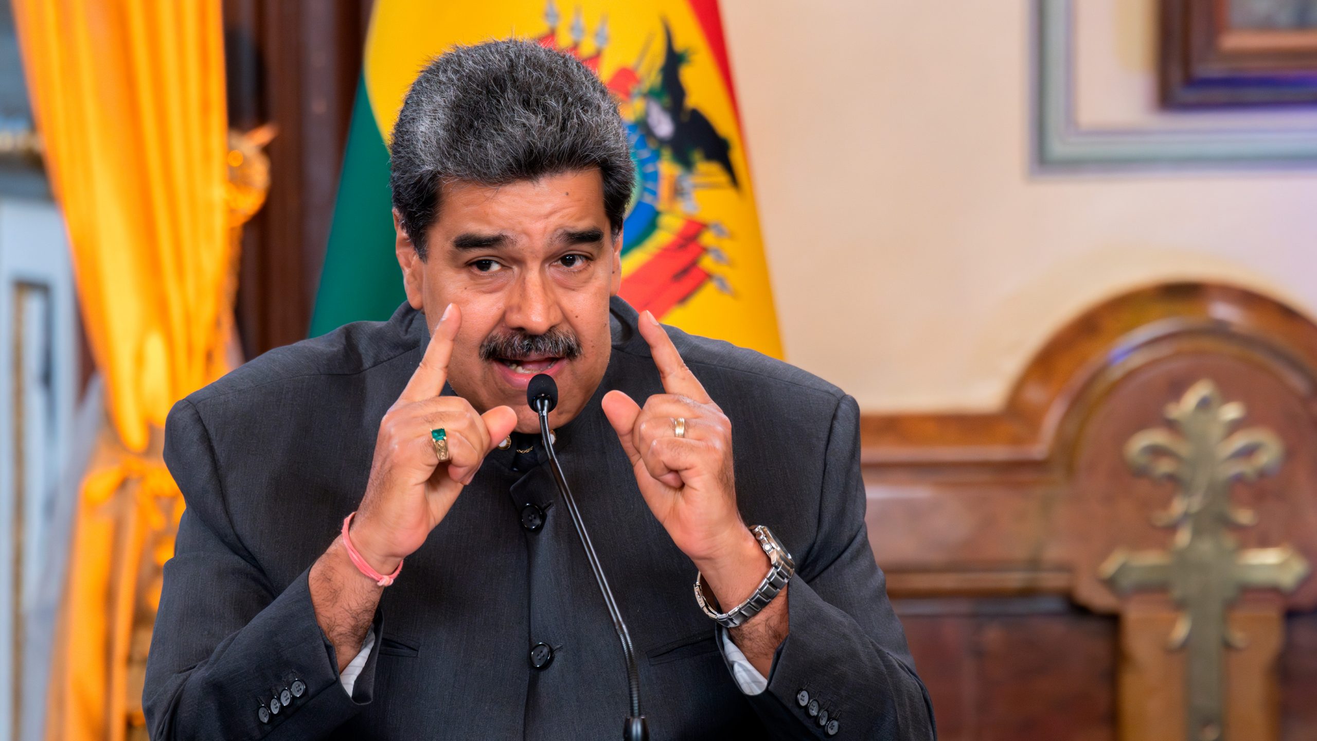 Após mortes de crianças, Maduro dá 72 horas para TikTok derrubar desafios