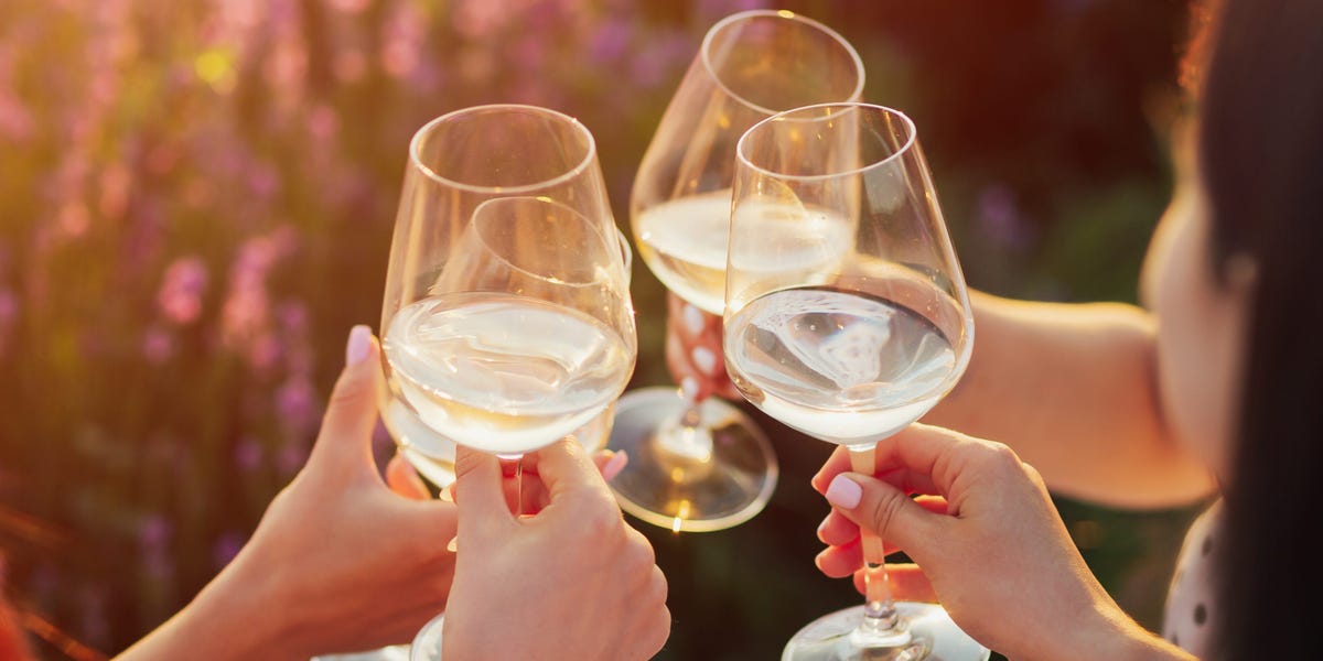 3 common mistakes customers make at a wine tasting, according to a server at a winery