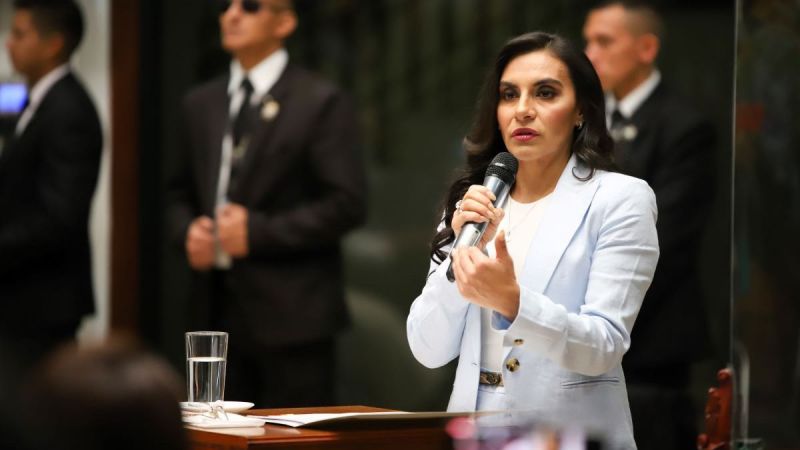 Verónica Abad, vicepresidenta de Ecuador, dice que el Gobierno utiliza argumentos propios de una dictadura tras su suspensión por 150 días