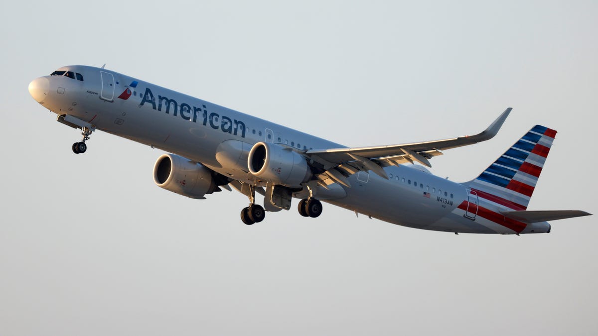 American Airlines Flight Nearly Crashes Into Mountain In Hawaii