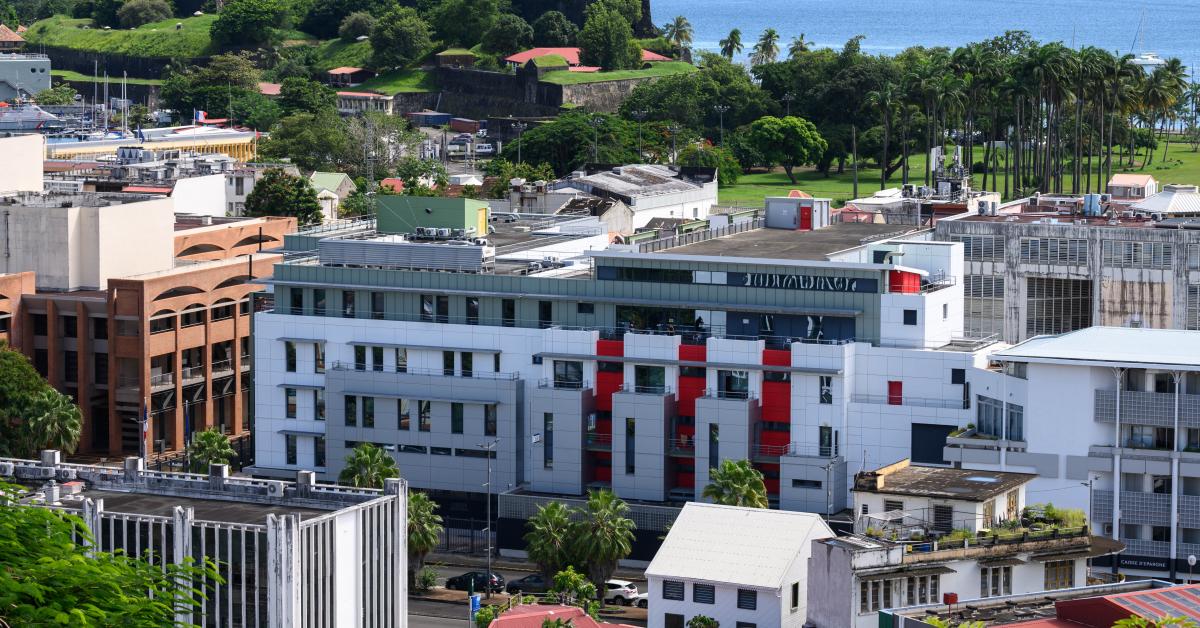 Nouvelle nuit de violence en Martinique : une attaque dans un appartement tue un adolescent, quatre blessé dont un enfant de 4 ans et un bébé de 9 mois