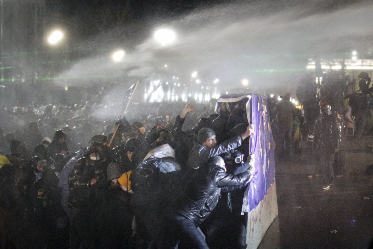 Police and protesters clash in Tbilisi after PM suspends Georgia's EU bid