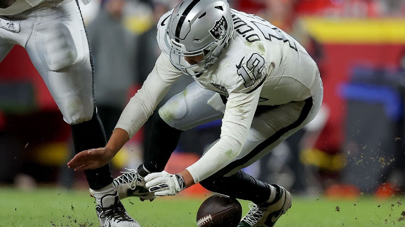 Raiders' Antonio Pierce stands by call to snap ball late vs. Chiefs