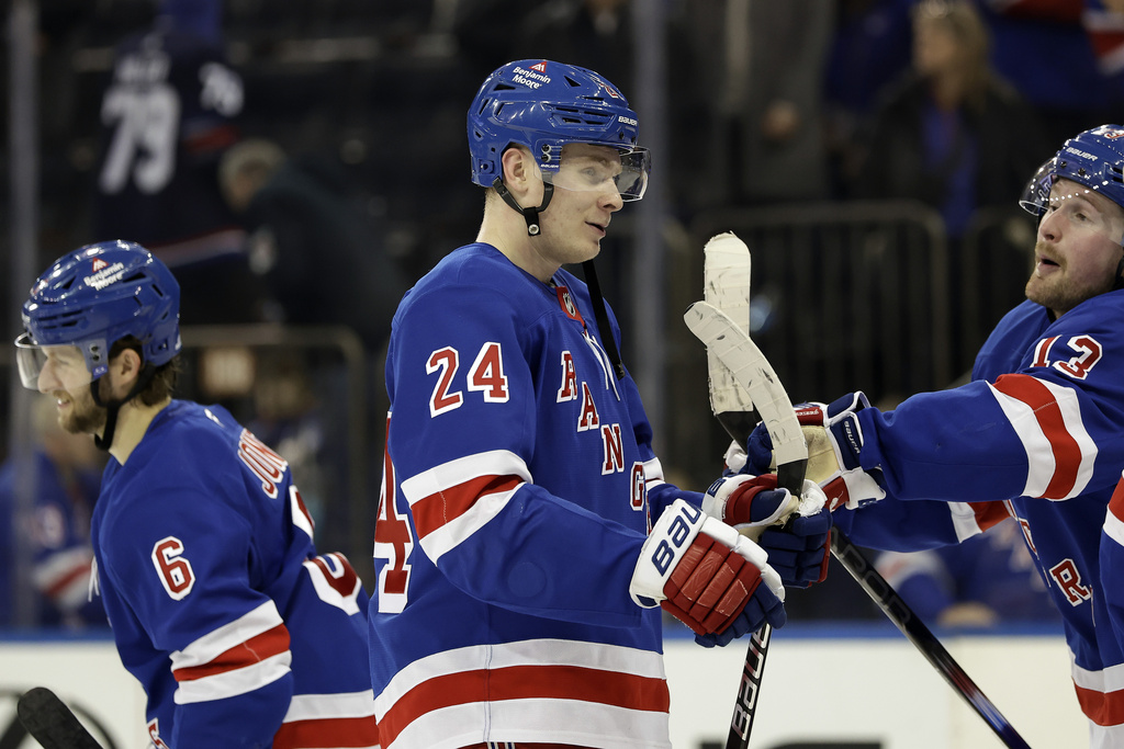 Kaapo Kakko's late goal lifts Rangers past Canadiens