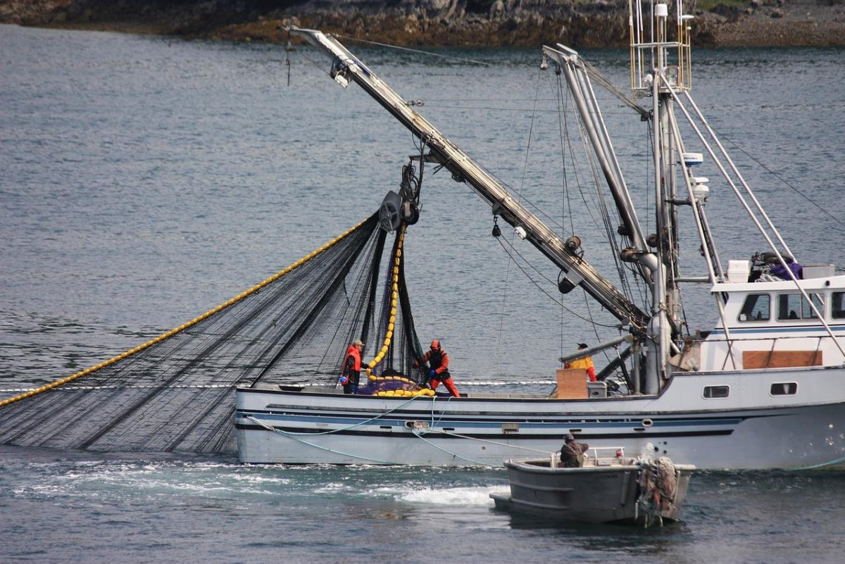 5 people missing from capsized Alaska fishing boat