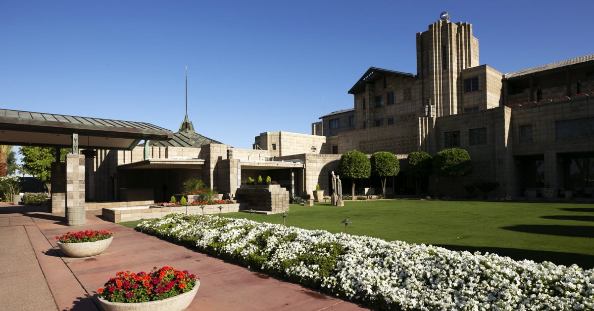 8-year-old boy dies after a statue falls on him at Arizona hotel