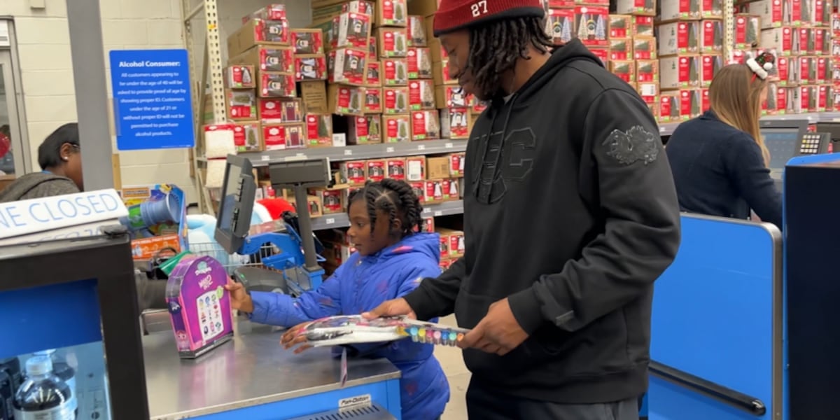 USC football players join families in need for shopping trip at Walmart