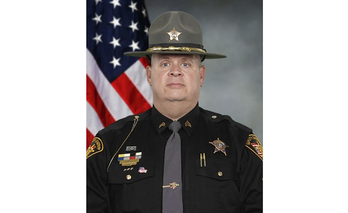 Ohio sheriff's lieutenant apologizes for 'won't help Democrats' post, blames sleep medication