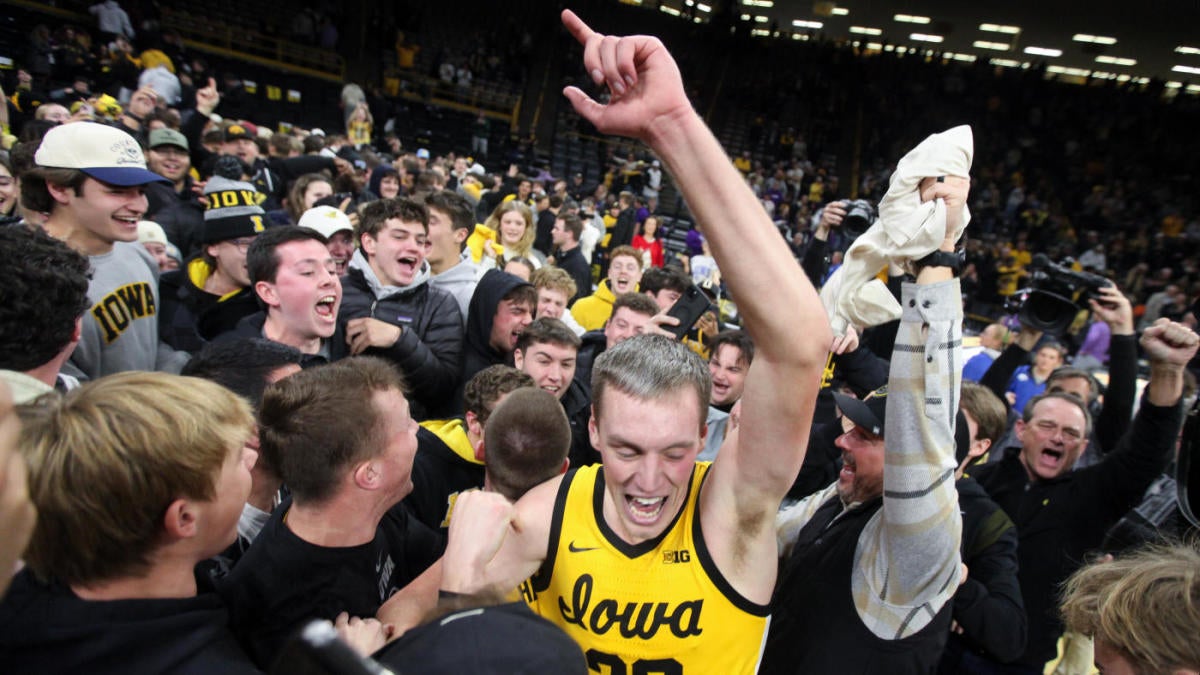 WATCH: Iowa's Josh Dix drills fadeaway buzzer-beater at the logo to defeat Northwestern in Big Ten opener