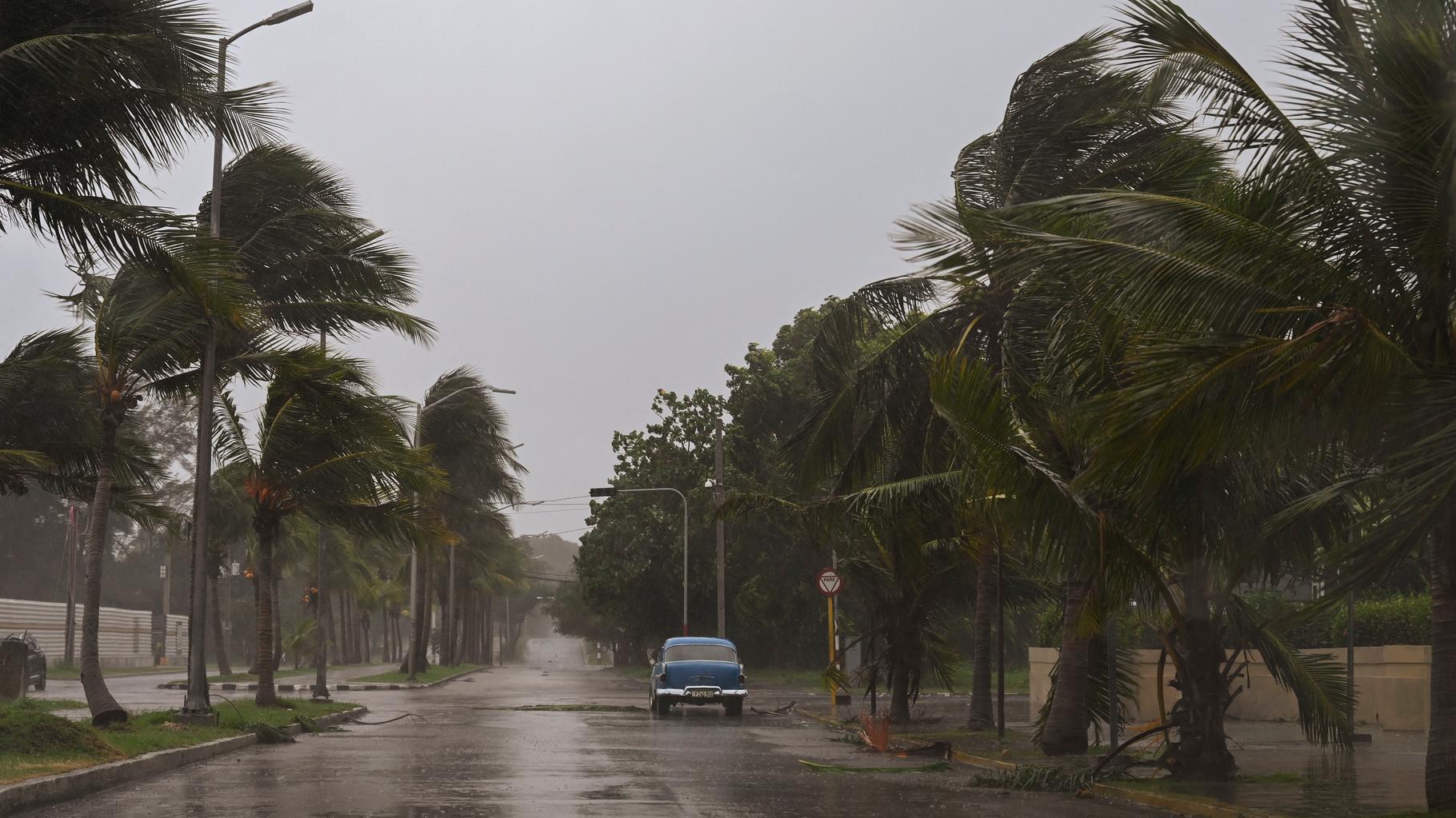 À Cuba, l’ouragan Rafael touche terre pendant que l’île est à nouveau plongée dans le noir