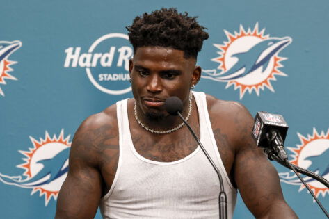 Miami Sportscaster Issues Bold Tyreek Hill Prediction as Cheetah Returns to Dolphins Amid Wrist Injury