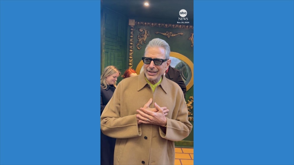 WATCH: Jeff Goldblum plays piano in London train station