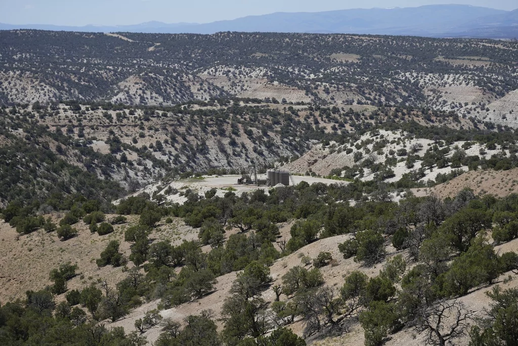 Supreme Court weighs fate of environmental reviews for energy projects