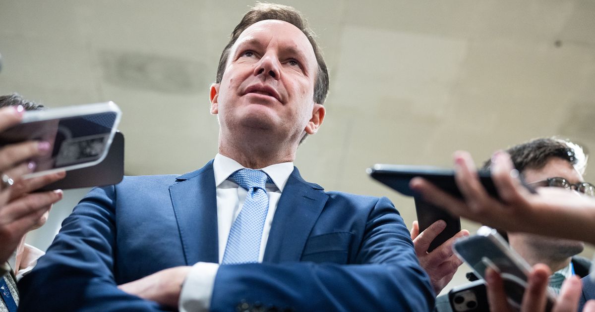 Chris Murphy Wants Democrats to Break Up With Neoliberalism