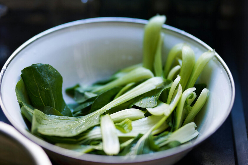 Muchos no la conocen, pero esta verdura riquísima en calcio es una maravilla nutricional, según el frutero más viral