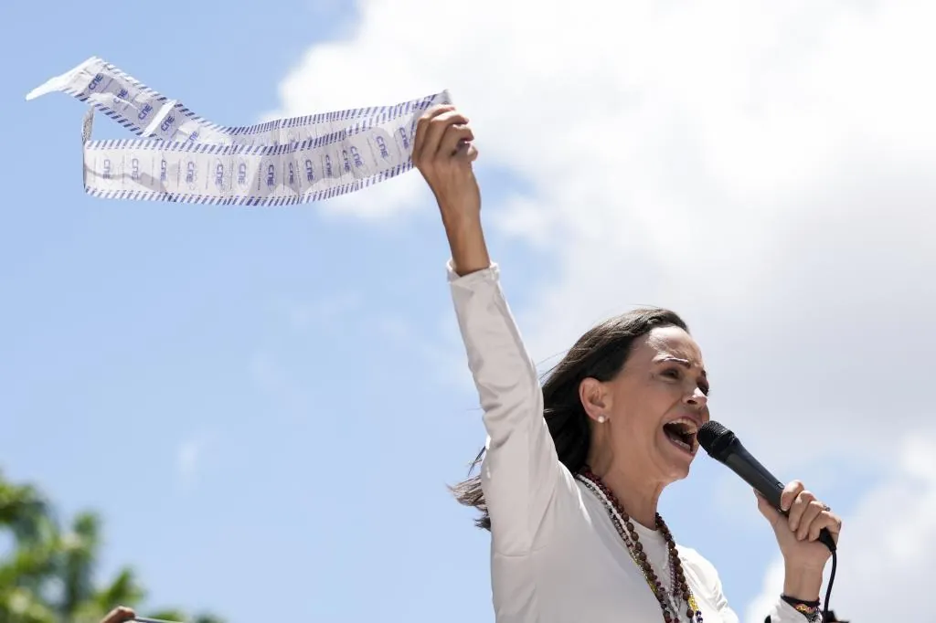 María Corina Machado lanza una alerta internacional ante el "eventual ingreso" de fuerzas chavistas en la embajada argentina