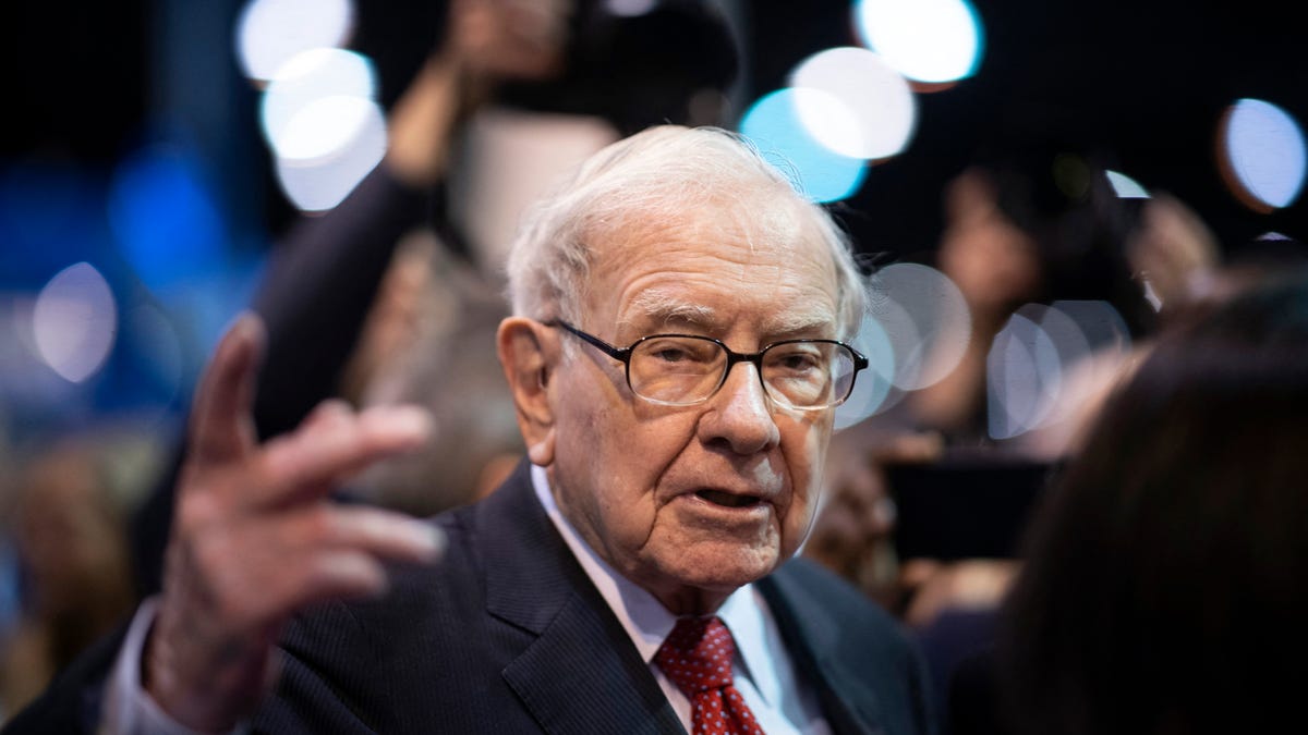 Warren Buffett thinks pizza is more valuable than iPhones right now