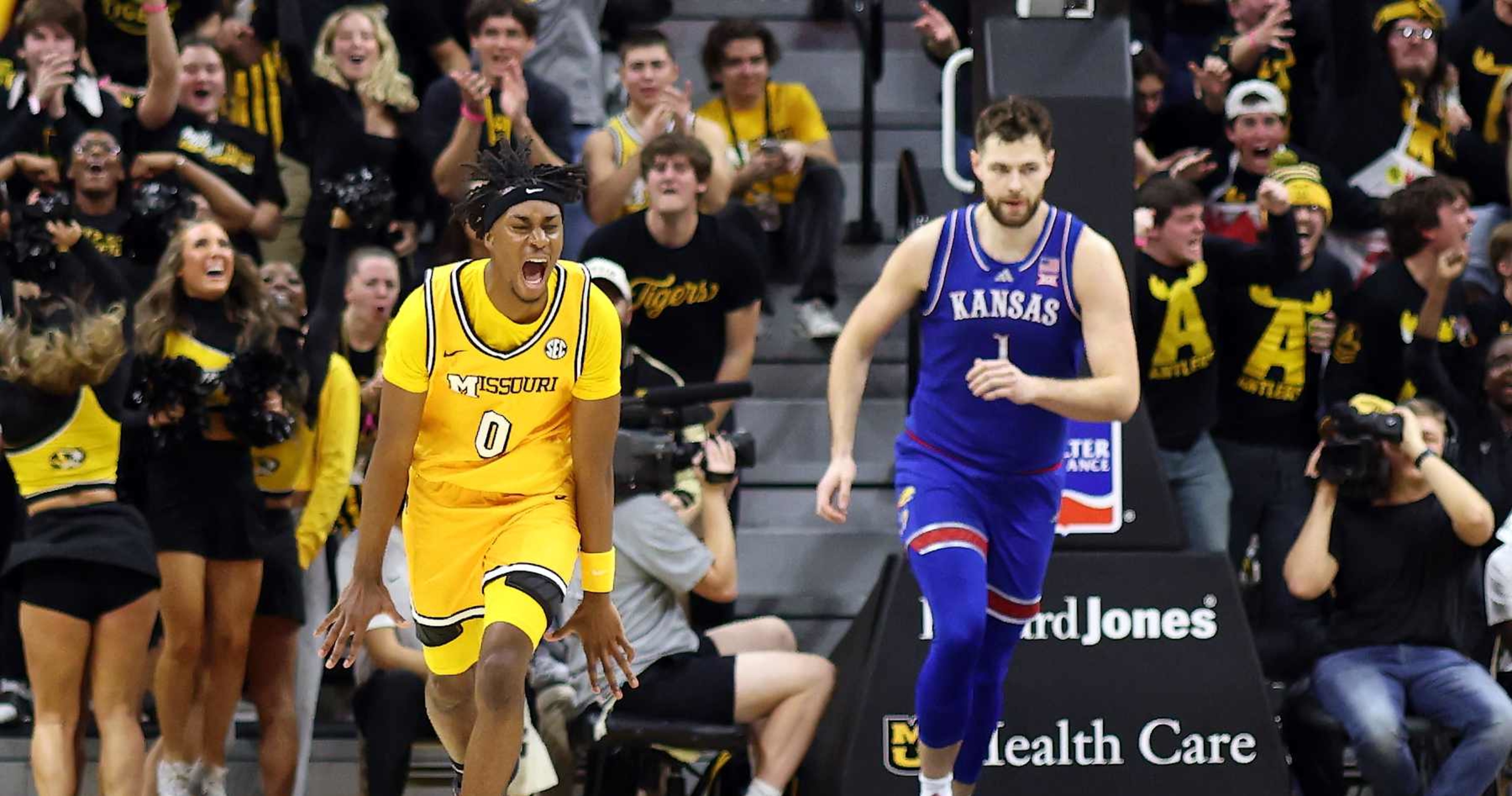 No. 1 Kansas Upset by Unranked Missouri; 2nd Straight Loss for Dickinson, Jayhawks