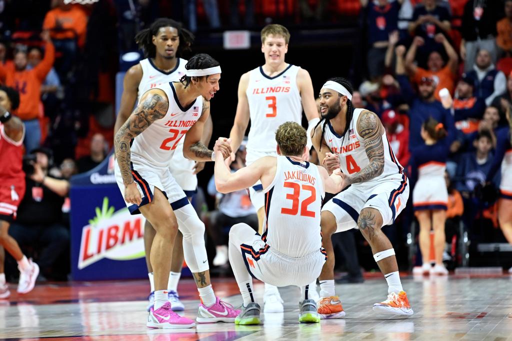 Illinois beats No. 20 Wisconsin; No. 14 Michigan falls