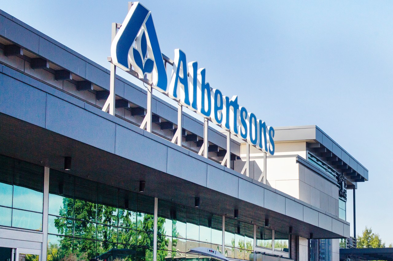 Albertsons abandons merger and sues Kroger