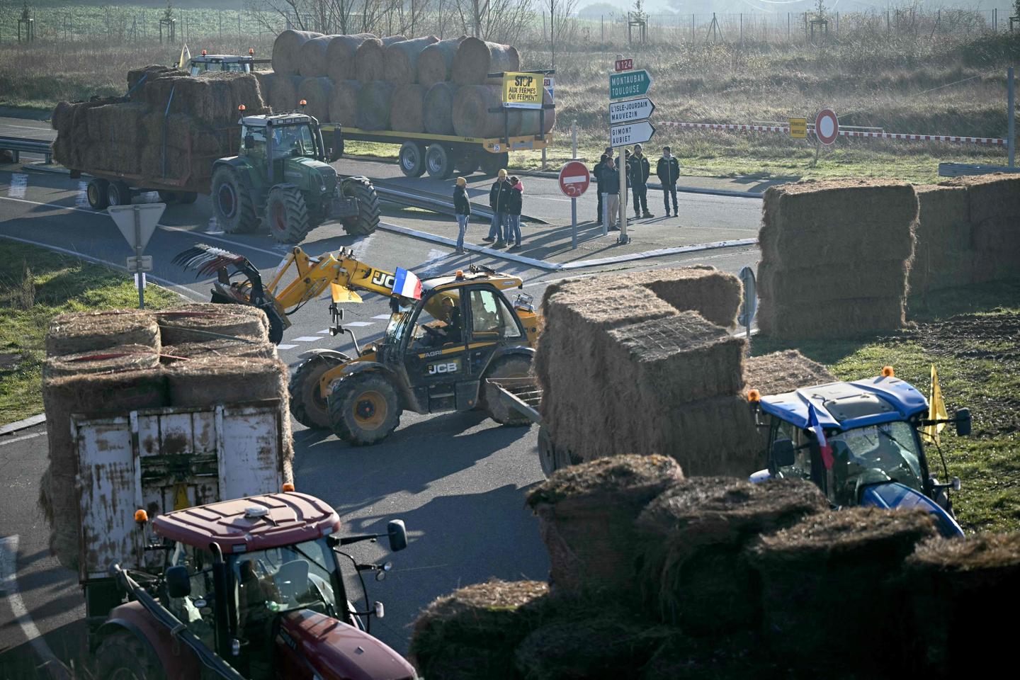 Colère des agriculteurs : depuis la Pologne, Emmanuel Macron critique l’accord avec le Mercosur ; la FNSEA menace de « se remettre en action rapidement »