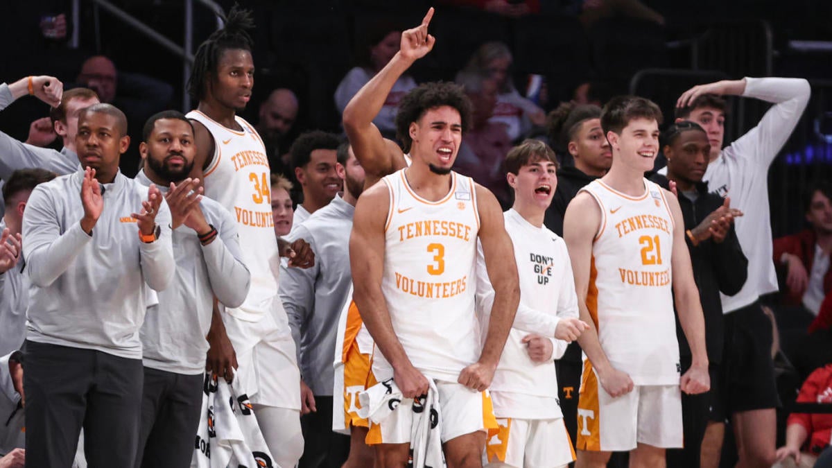 College basketball picks, schedule: Predictions for Tennessee vs. Illinois and more Top 25 games on Saturday