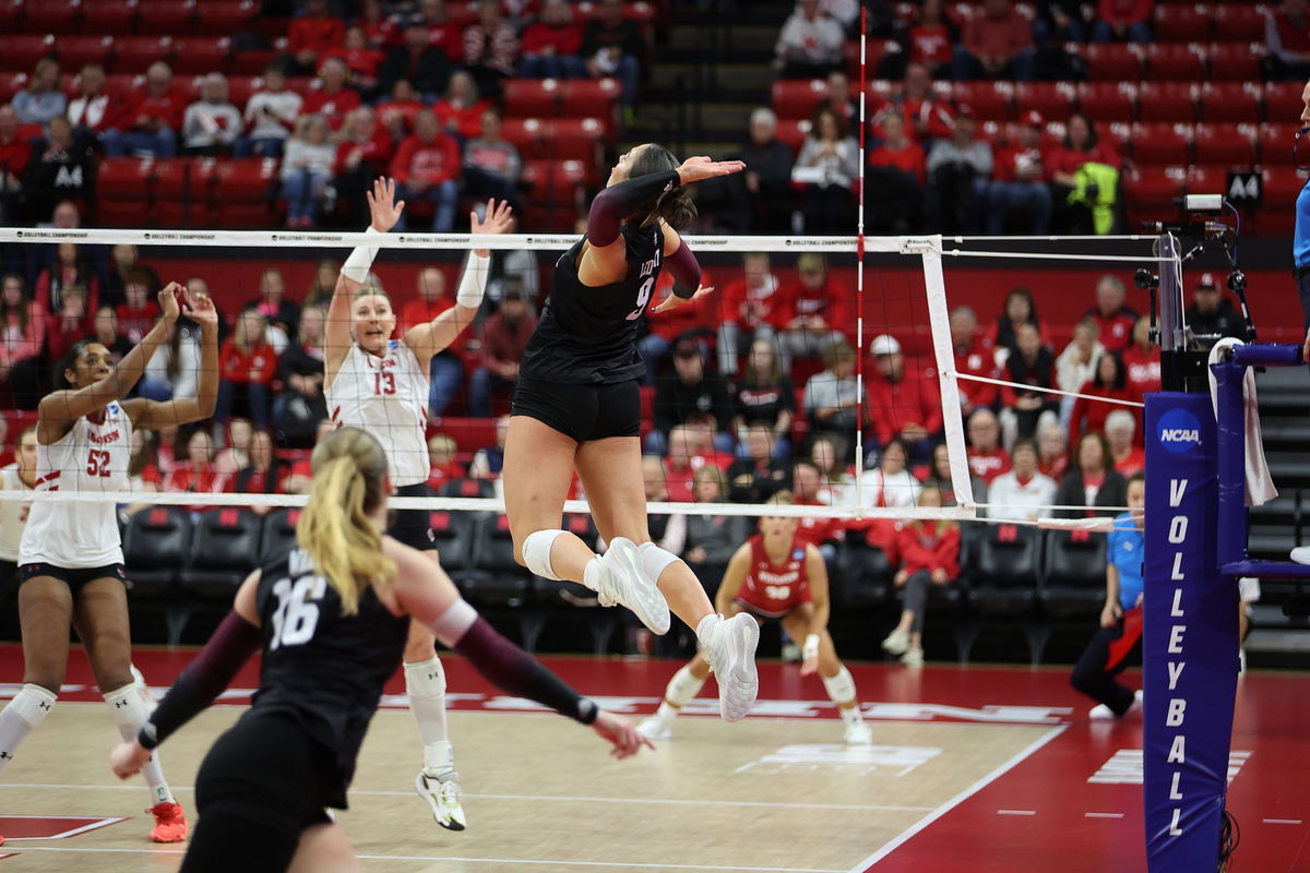 Emotional NCAA Star Reflects on Nebraska Volleyball Fans ‘Temporary’ Support During Crucial Game: “Not on My Bingo”