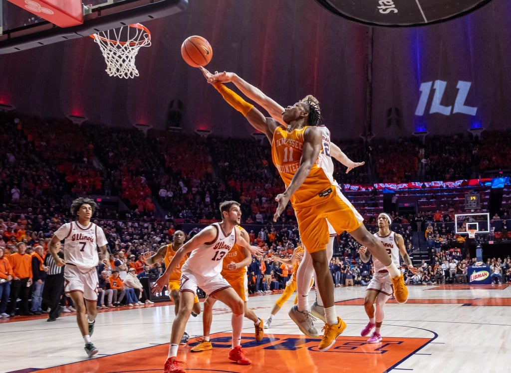 Illinois loses to No. 1 Tennessee 66-64