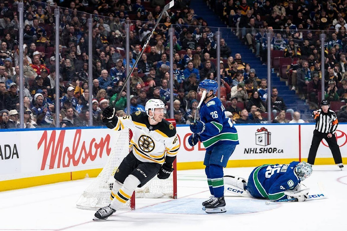 Pastrnak puts up 4 points, Boston Bruins thump Vancouver Canucks 5-1