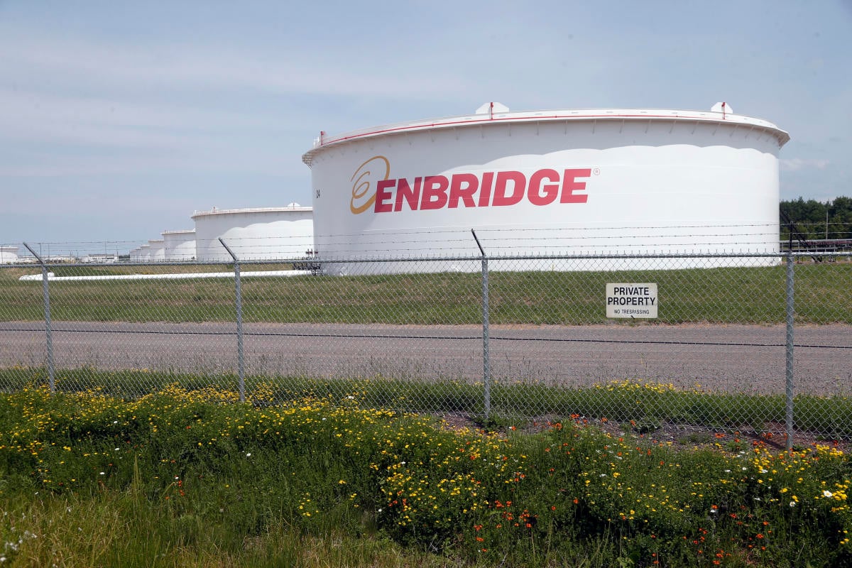 Enbridge pipeline spills 70,000 gallons of oil in Wisconsin